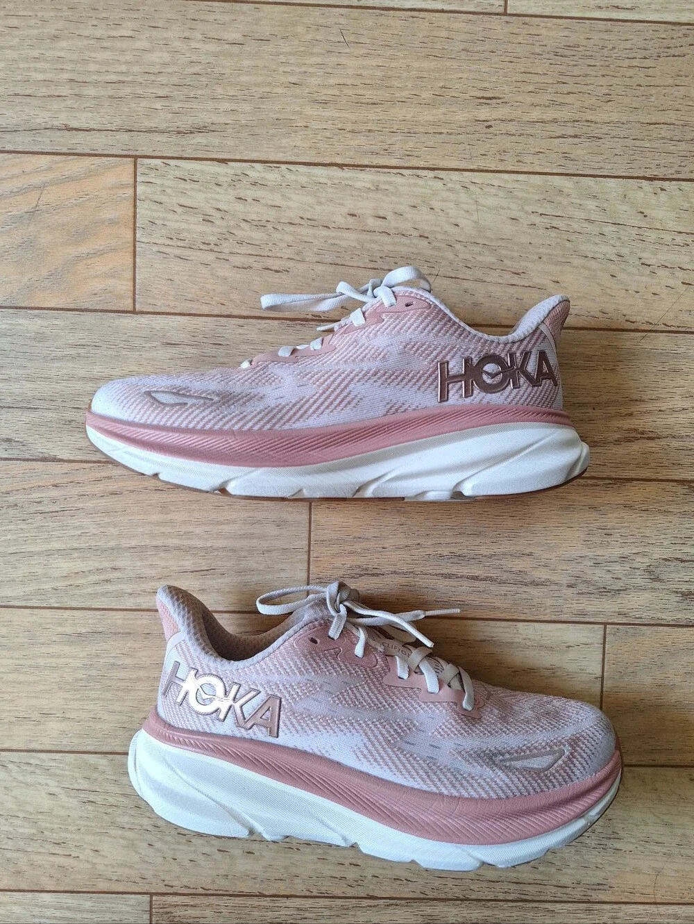 HOKA Clifton 9 Women's Sandstone / Cream Size 7B